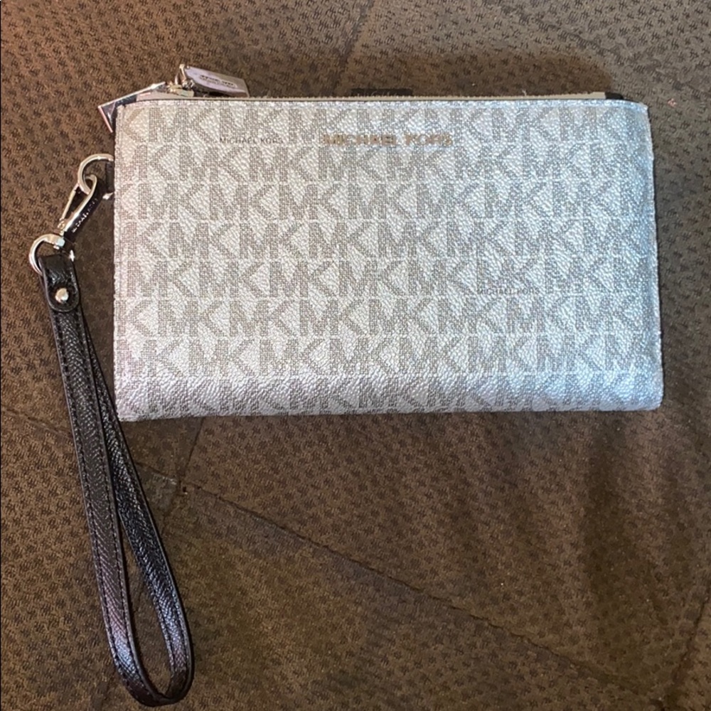 Michael Kors Signature Wristlet Wallet